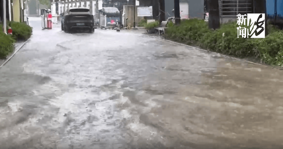 上海暴雨上熱搜！有小區(qū)一時(shí)積水到膝蓋，降水何時(shí)減弱？