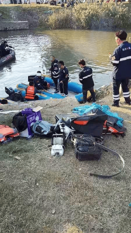 家屬稱讀高一兒子跳橋輕生，丈夫營救身亡其子仍失聯(lián) 警方：已有人員在現(xiàn)場