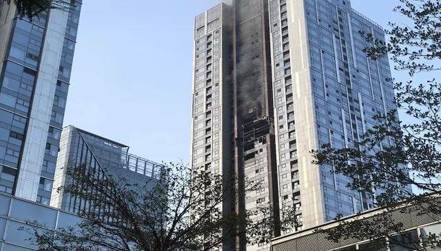 深圳悅府二期爆燃事故背后：親歷者、賠償難題和超高層建筑反思