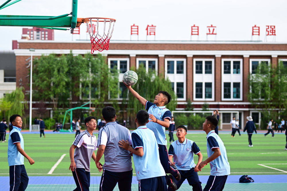 要留清氣滿乾坤——2024年以習(xí)近平同志為核心的黨中央貫徹執(zhí)行中央八項(xiàng)規(guī)定、推進(jìn)作風(fēng)建設(shè)綜述